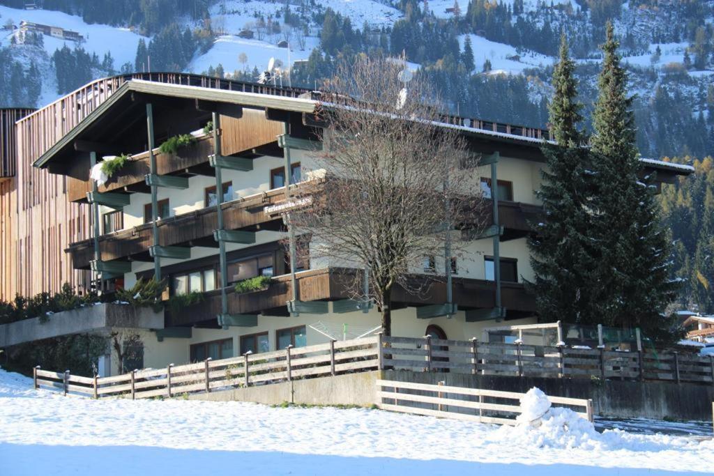 Ferienwohnungen Egger - Direkt An Der Spieljochbahn Fuegen Luaran gambar