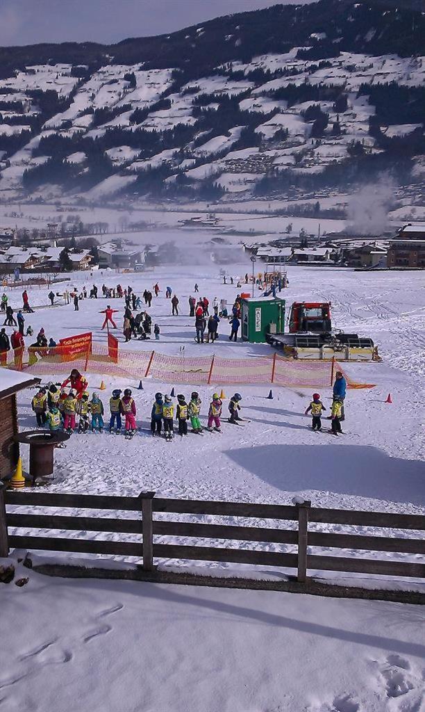Ferienwohnungen Egger - Direkt An Der Spieljochbahn Fuegen Luaran gambar